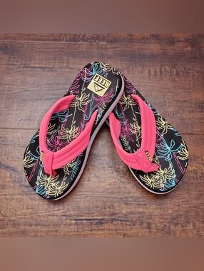 Reef Kids Neon Pink Strap Palm Tree Print Thong Flip Flop Sandals Size 11